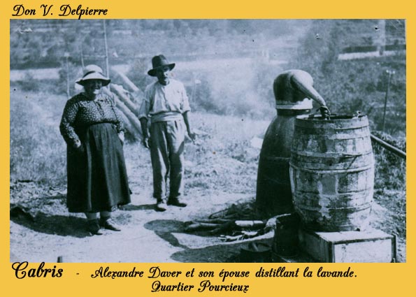 158 -Cabris � Distillation de la lavende